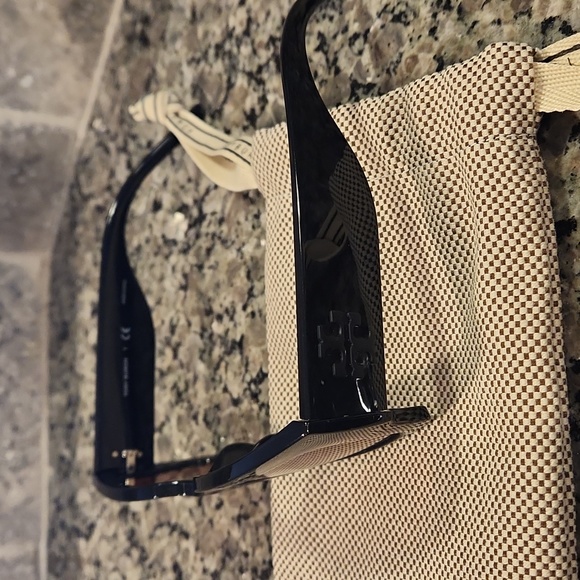 Sunglasses - Picture 2 of 5